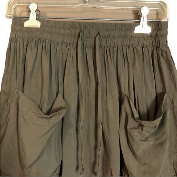 3 for $30! Olive green garage skirt. With pockets - Picture 2 of 9
